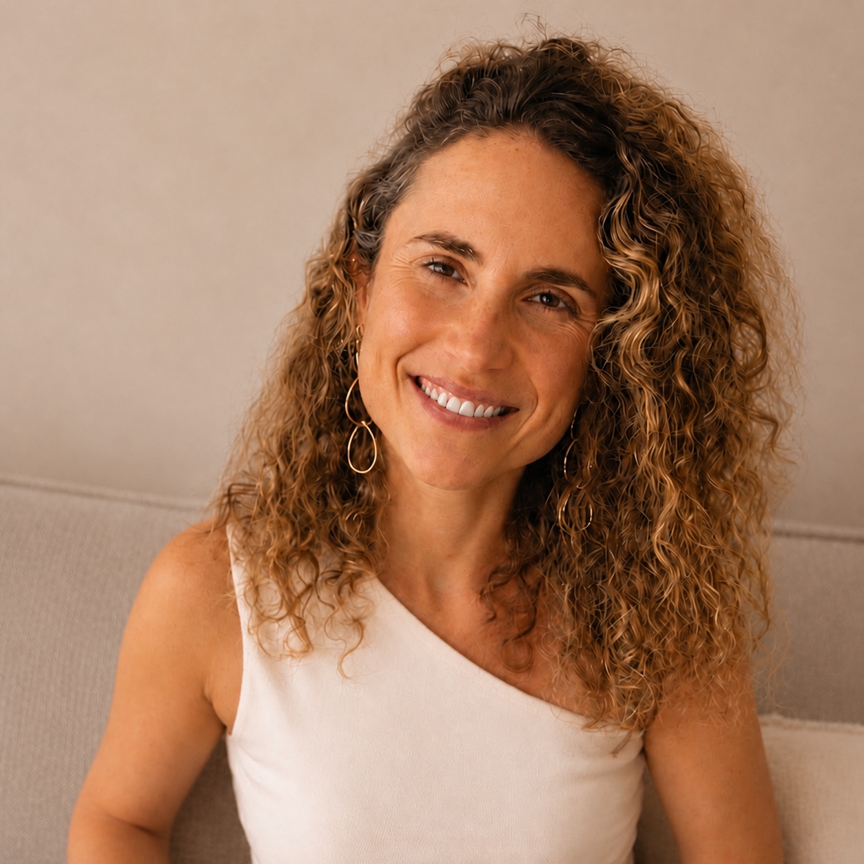 Clara Calderón Travesset - Terapeuta Gestalt en Barcelona para mujeres - Terapia presencial y online