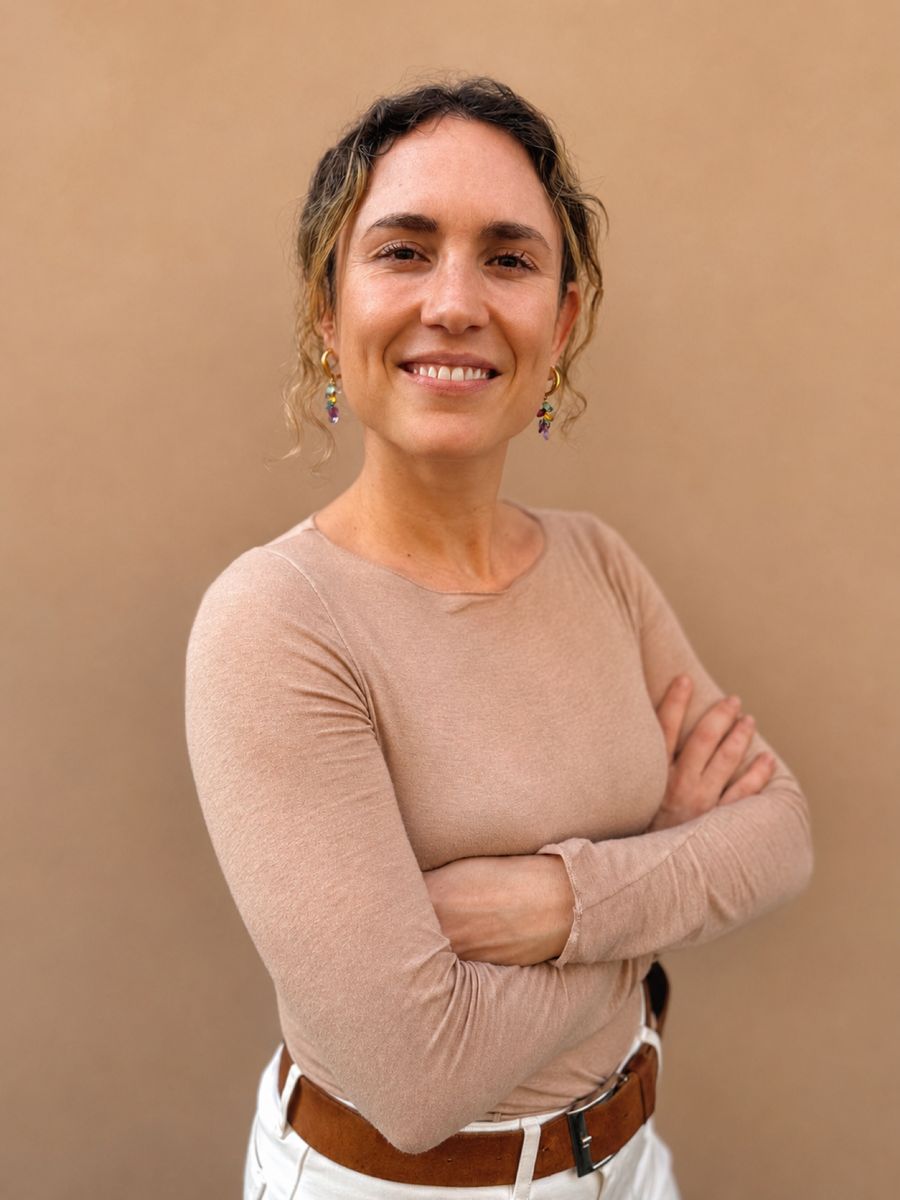 Clara Calderón Travesset, terapeuta Gestalt especializada en mujeres, autoexigencia y autoestima en Barcelona